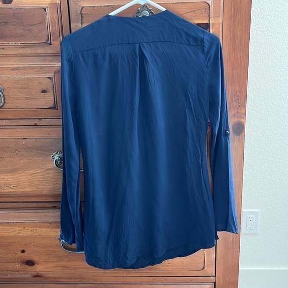 WHBM Women’s SILK V-neck blouse, size small. - Picture 5 of 7